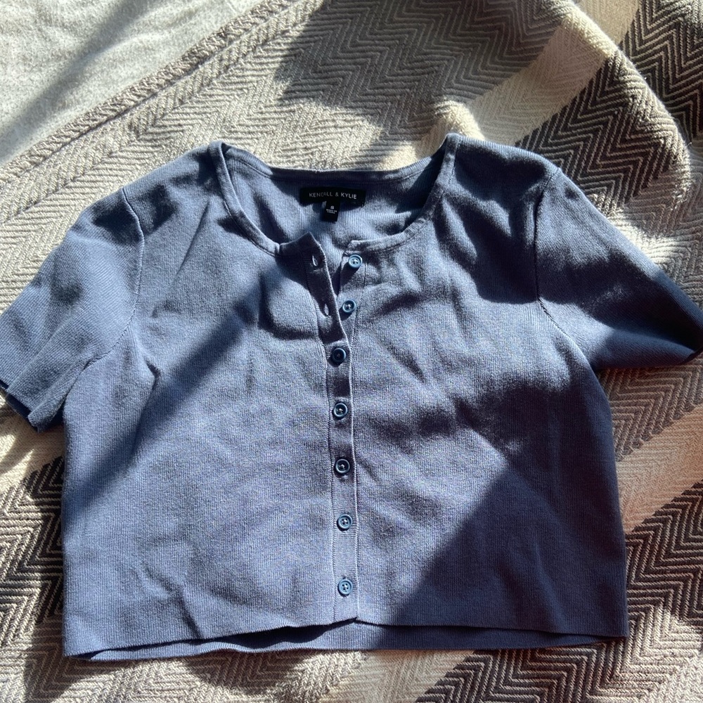 Kendall & Kylie SS button up crop sweater shirt - pale blue